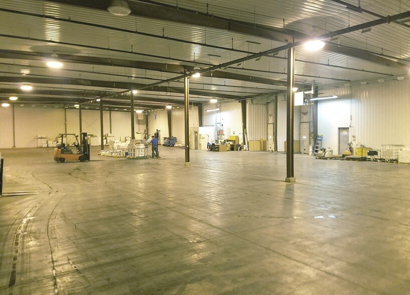 More Photos Of 4267 Main Ave, Fargo Warehouse For Lease