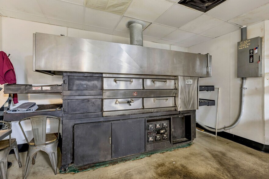 More Photos Of 2235 Bauer Rd, Batavia Unknown For Lease