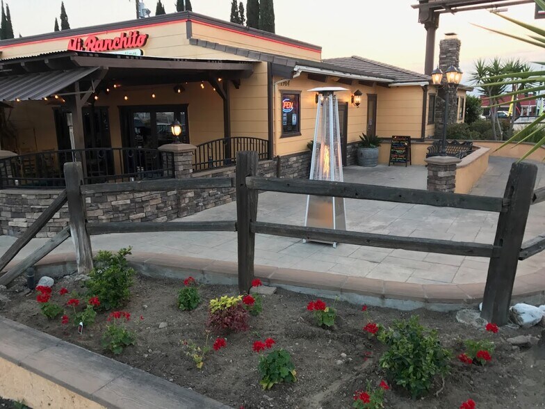 More Photos Of 1964 W Foothill Blvd, Upland Restaurant For Lease