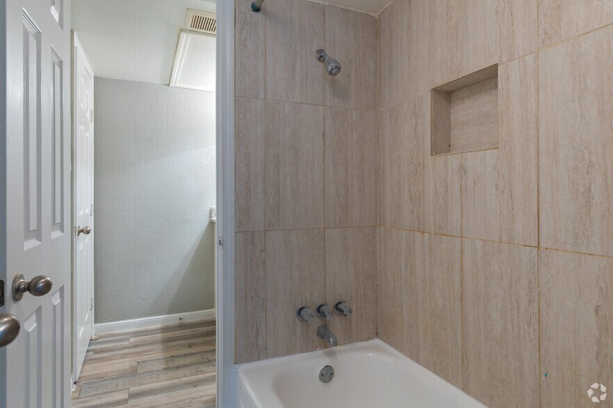More Photos Of 311 Gladstell St, Conroe Apartments For Sale