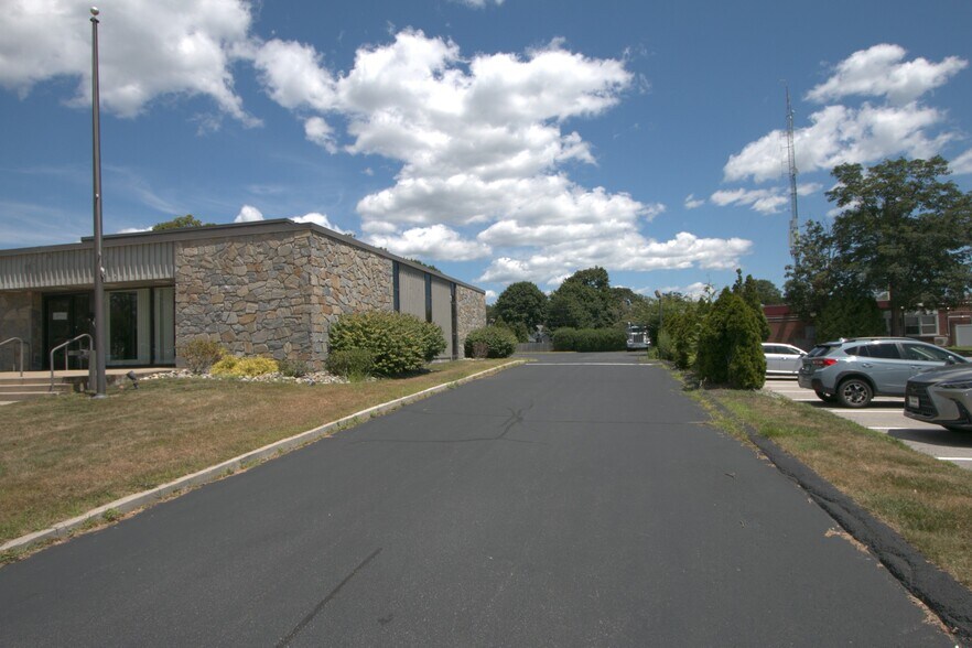 More Photos Of 43 Pennsylvania Ave, Niantic Bank For Lease