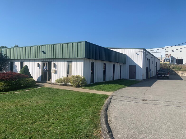 More Photos Of 5372 Enterprise Blvd, Bethel Park Warehouse For Lease