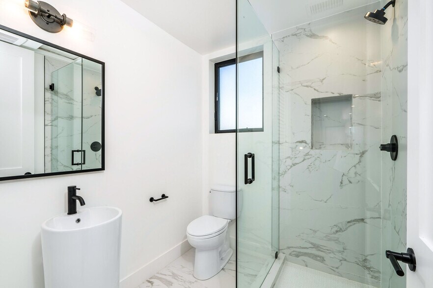 More Photos Of 2204 Carmona Ave, Los Angeles Apartments For Sale