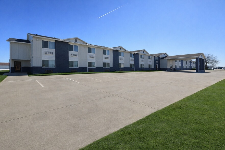 Primary Photo Of 112 Cutting Dr, Smithville Hotel For Sale