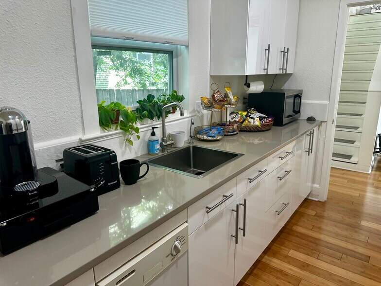 More Photos Of 900 Lydia St, Austin Office For Lease