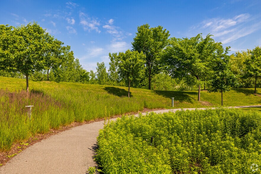 More Photos Of 8275 Rte Transcanadienne, Saint-Laurent Unknown For Sale