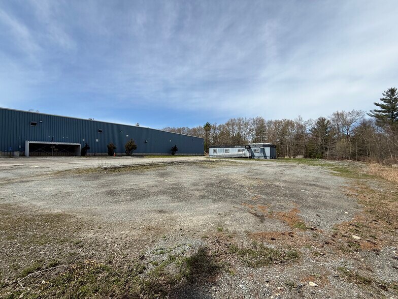 More Photos Of 111 Braley Rd, East Freetown Warehouse For Lease
