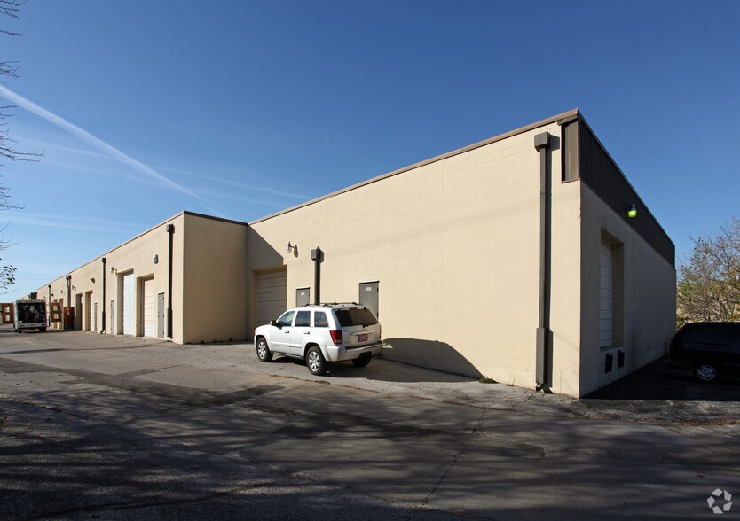 More Photos Of 7861-7871 Mastin Dr, Overland Park Warehouse For Lease