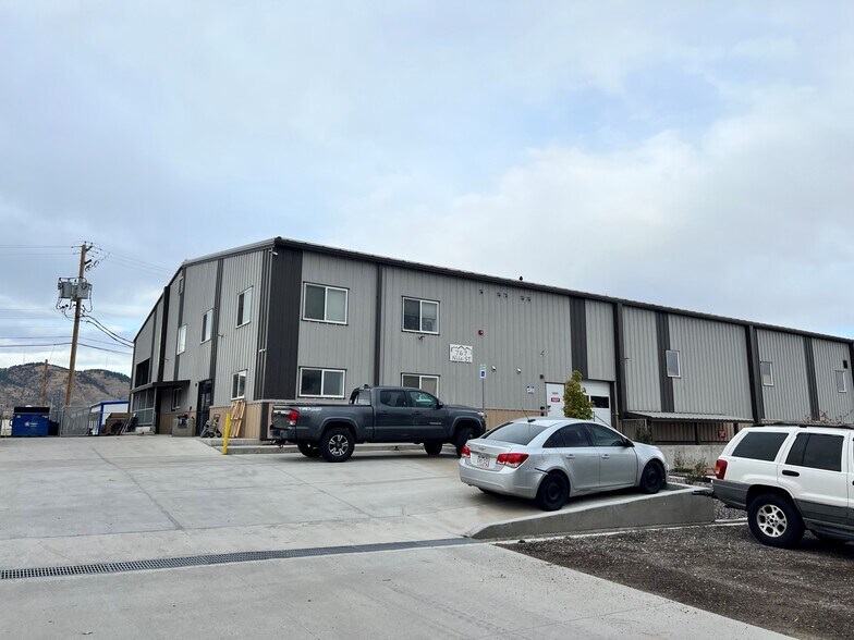 More Photos Of 767 Nile St, Golden Warehouse For Lease