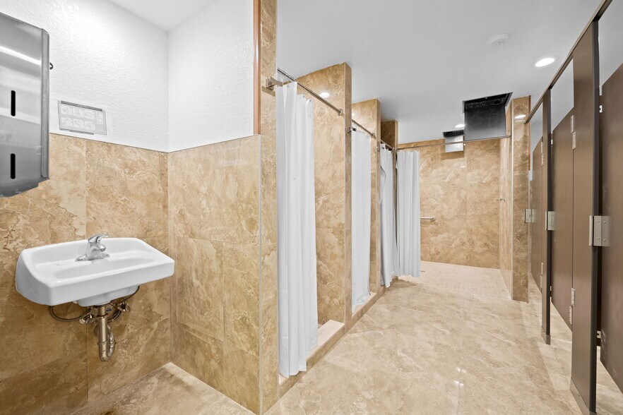 More Photos Of 2310 E Atlantic Blvd, Pompano Beach Office For Sale