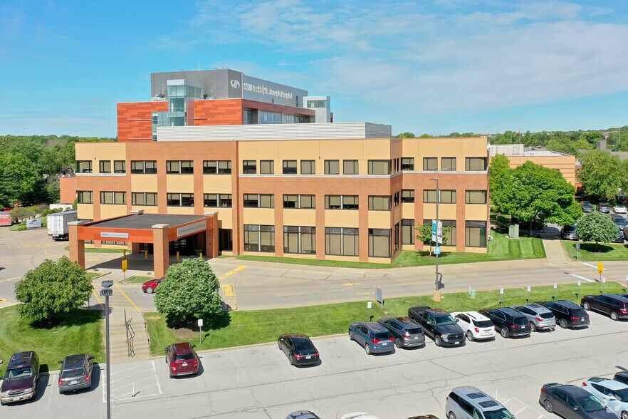 Primary Photo Of 300 Medical Plz, Lake Saint Louis Medical For Lease