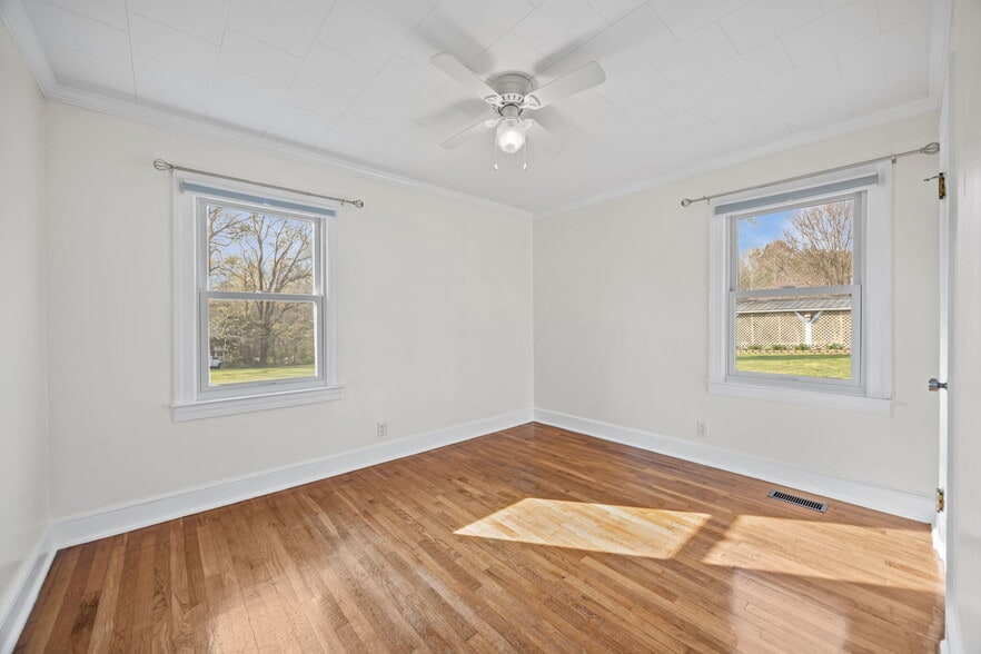 More Photos Of 10612 Durham Rd, Timberlake Flex For Sale