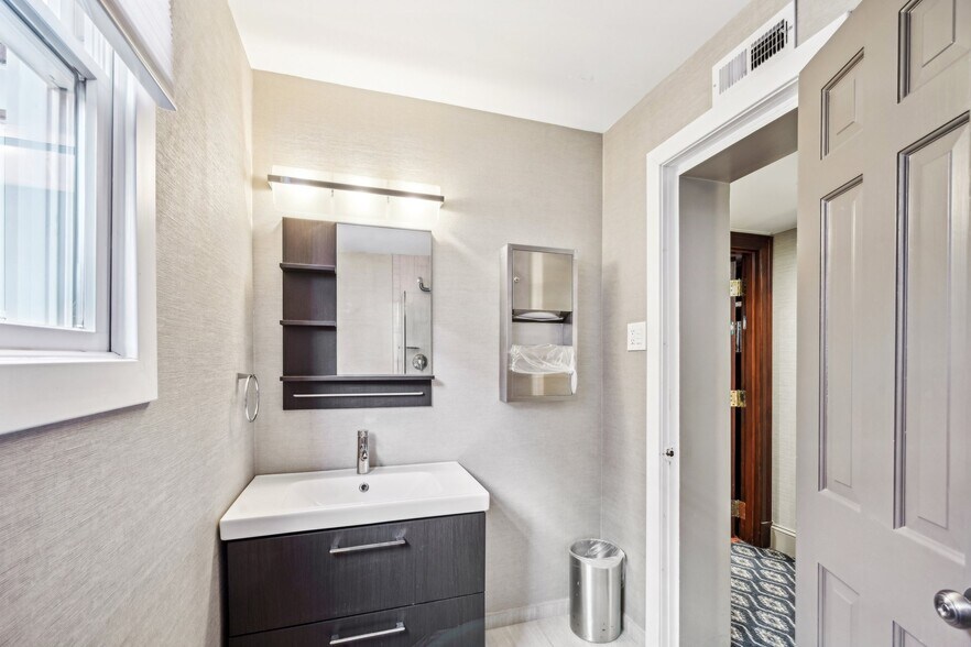 More Photos Of 1710-1712 Locust St, Philadelphia Office Residential For Sale
