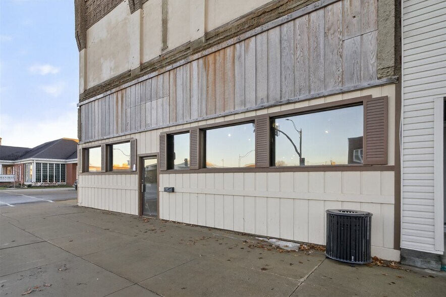 More Photos Of 602 G Ave, Grundy Center Fast Food For Sale