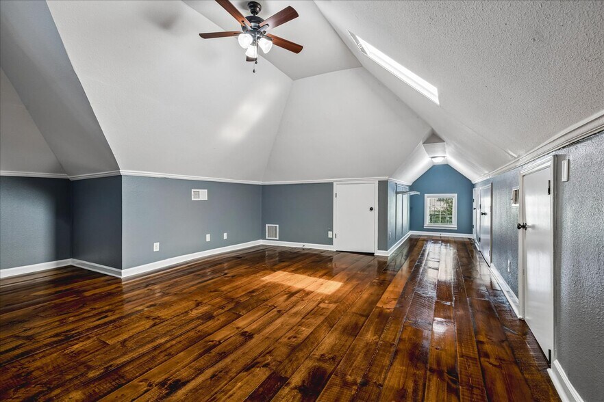 More Photos Of 2151 Monroe Ave, Memphis Office Residential For Sale