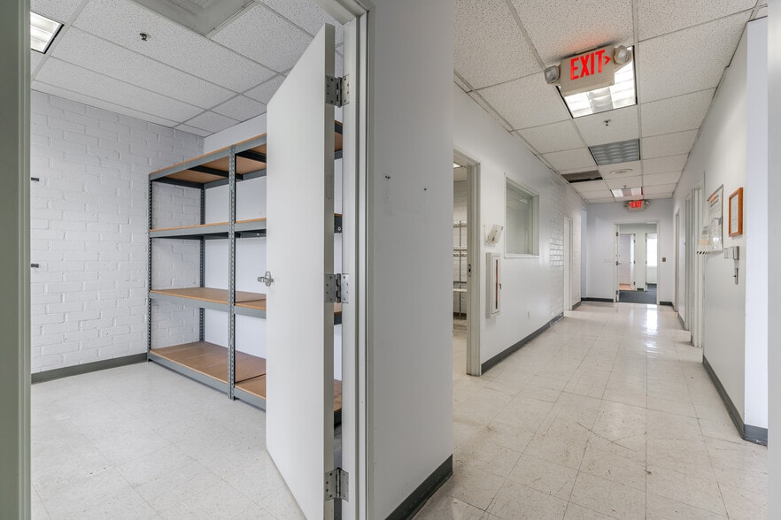 More Photos Of 700-710 W Wilson Ave, Glendale Warehouse For Sale