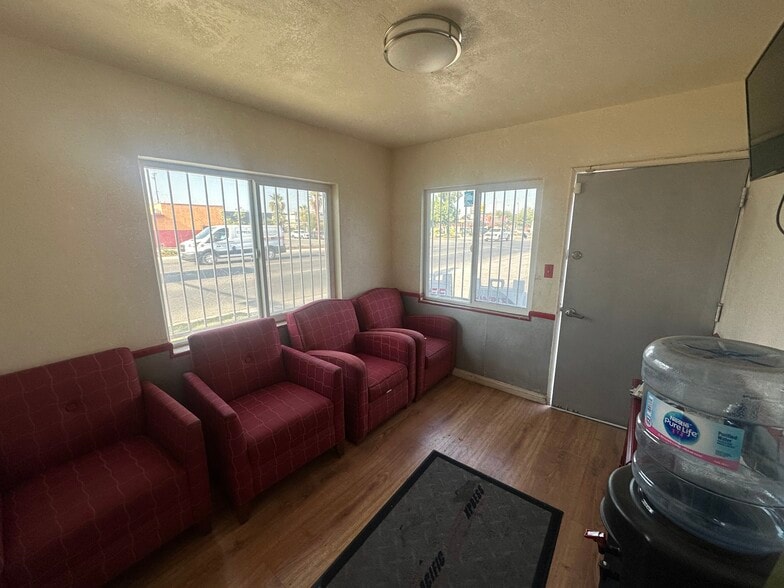 More Photos Of 1330 23rd St, Bakersfield Auto Repair For Sale