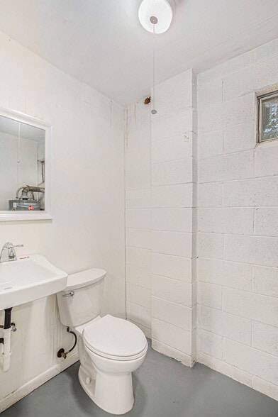 More Photos Of 3344 E Bristol Rd, Burton Warehouse For Sale