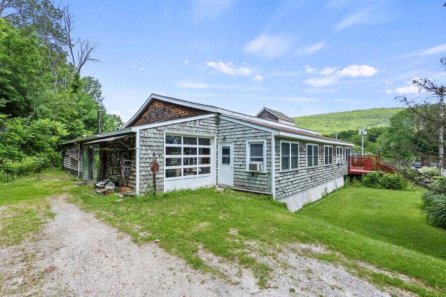 More Photos Of 8 Center St, West Stockbridge Restaurant For Sale