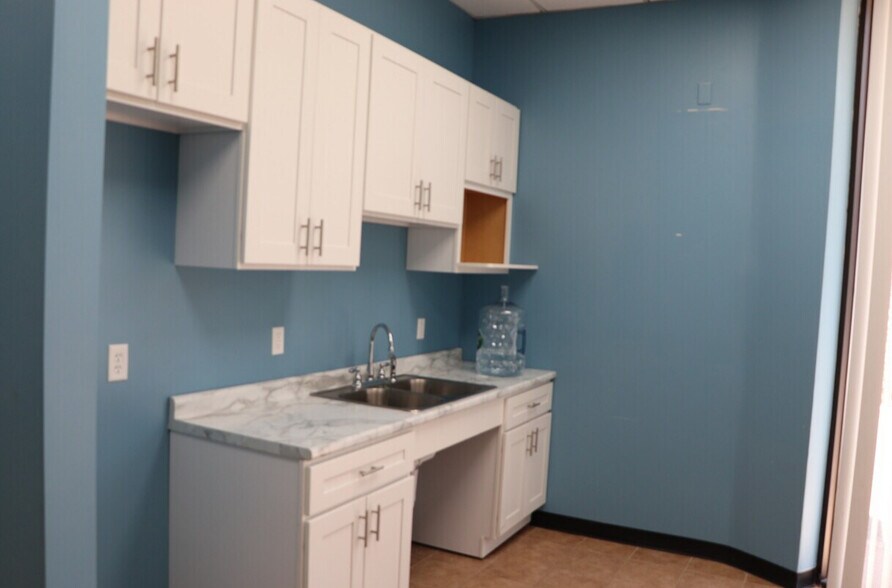More Photos Of 24 Main St, Toms River Bank For Lease