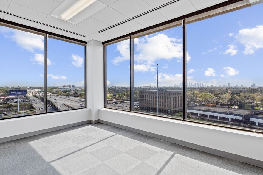 More Photos Of 2550 N Loop Fwy W, Houston Office For Lease