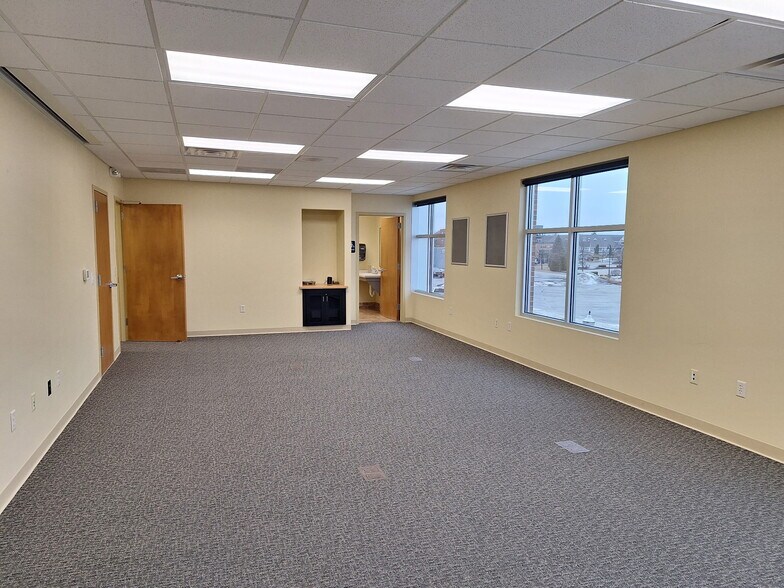 More Photos Of 67 E Maple St, Sturgeon Bay Storefront Retail Office For Sale