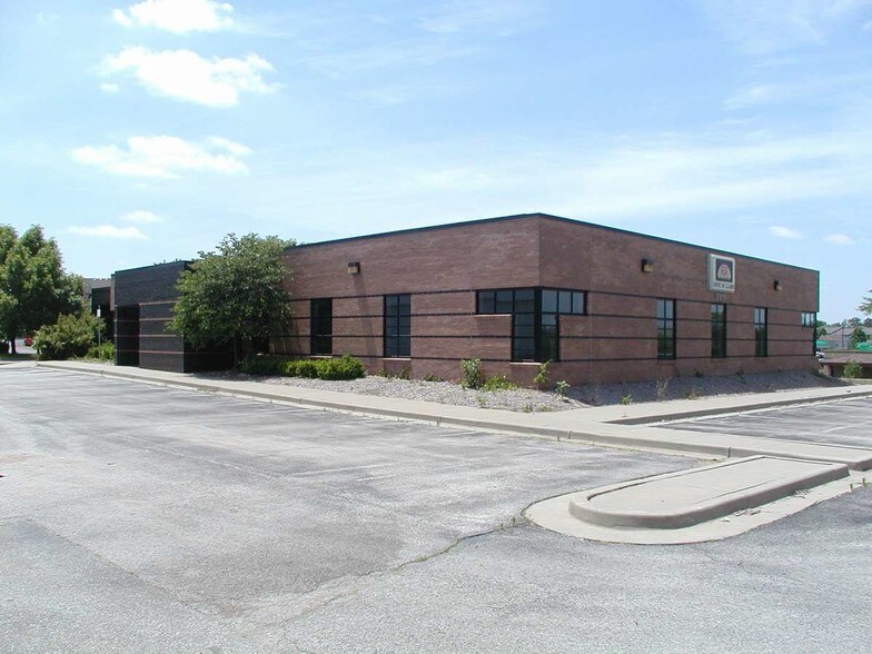 Primary Photo Of 17811 E 40 Hwy, Independence Office For Sale