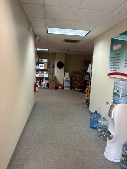 More Photos Of 160 S Turnpike Rd, Wallingford Light Distribution For Lease