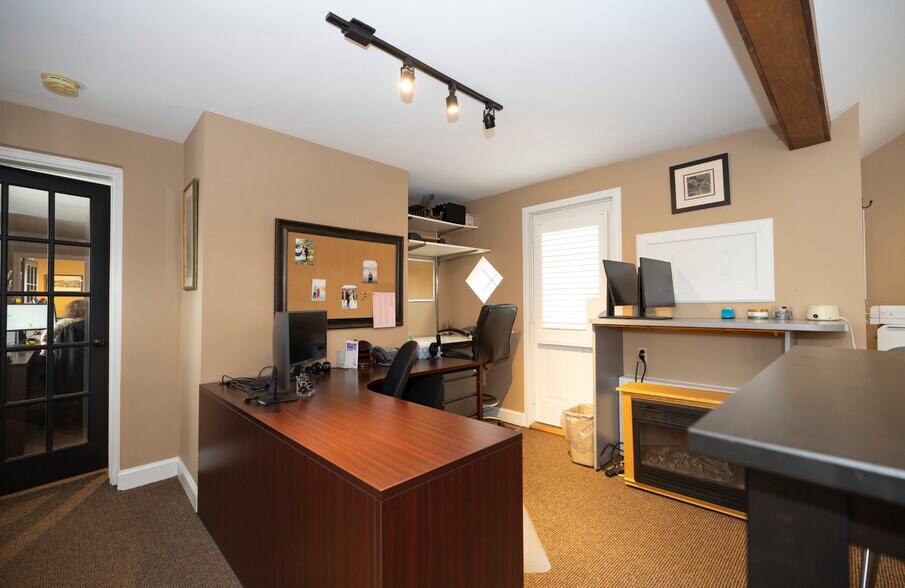 More Photos Of 4024 West Chester Pike, Newtown Square Office For Lease