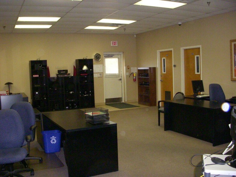More Photos Of 428 Hemphill St, Fort Worth Distribution For Lease