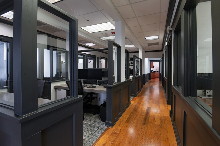 More Photos Of 442 W Kennedy Blvd, Tampa Office For Lease