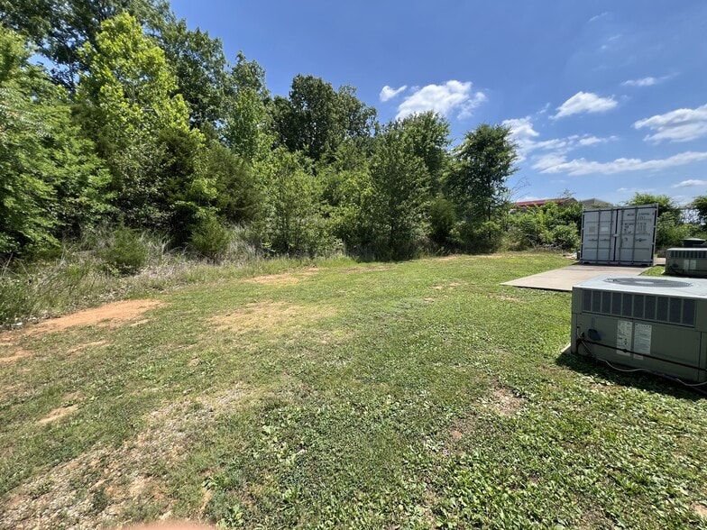 More Photos Of 211 W Dunbar Cave Rd, Clarksville Warehouse For Sale