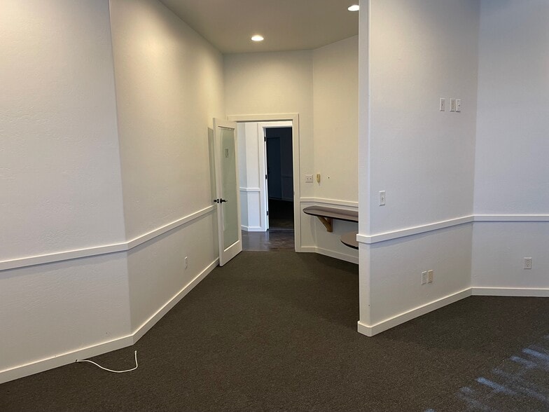 More Photos Of 1951 Commerce Center Circle, Prescott Medical For Lease