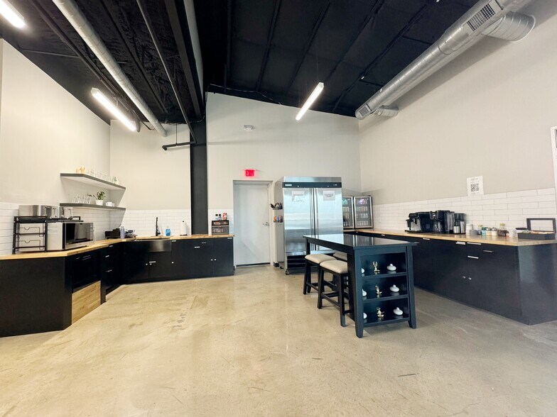 More Photos Of 11215 Conroy Ln, Manchaca Warehouse For Sale