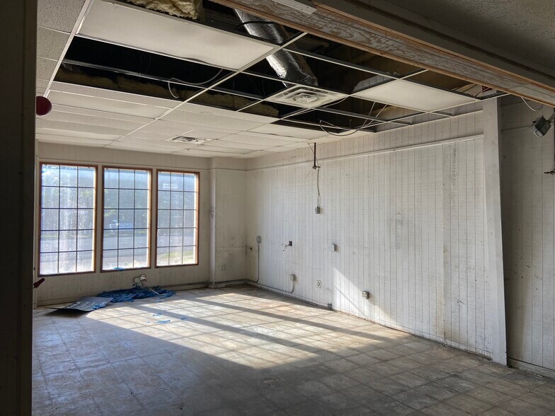 More Photos Of 117 N 2nd St, Krum General Retail For Sale