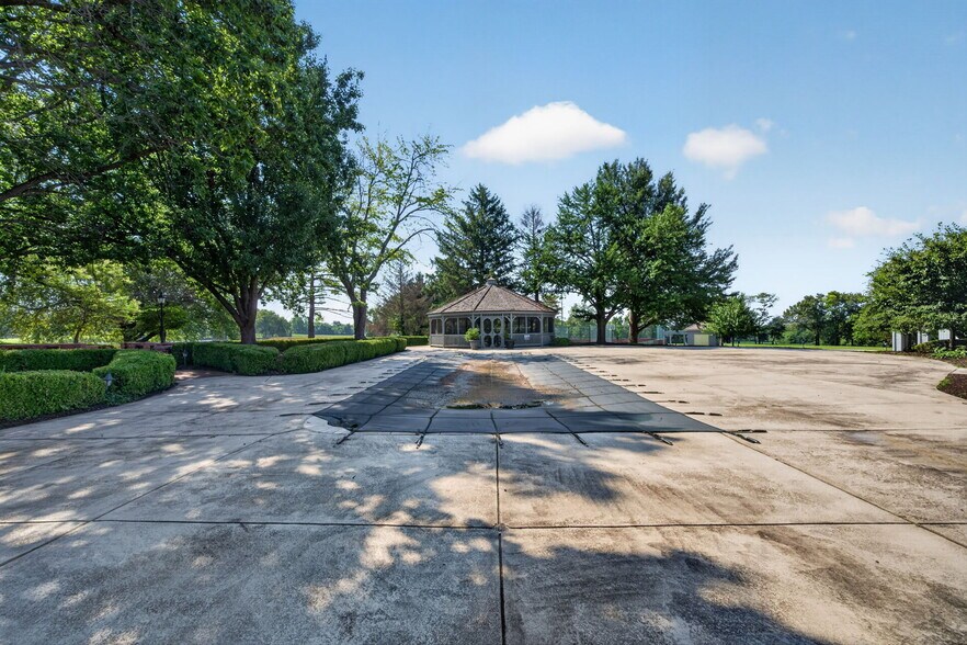 More Photos Of 1461 Highway EE, Winfield Specialty For Sale