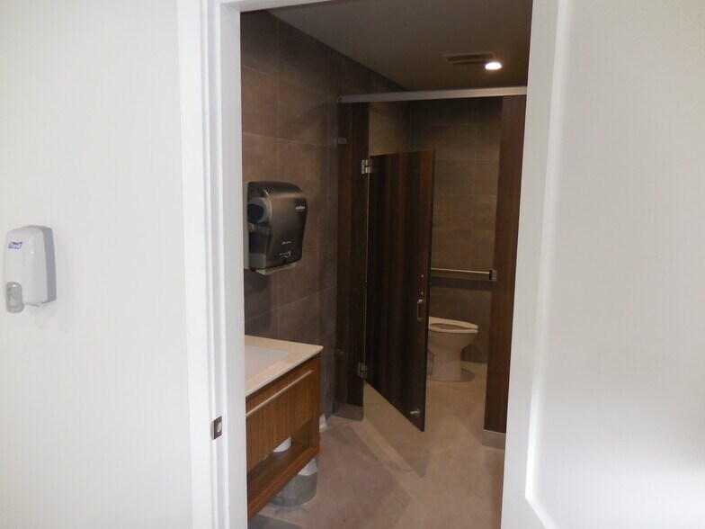 More Photos Of 1439 Plaza Del Amo, Torrance Warehouse For Sale