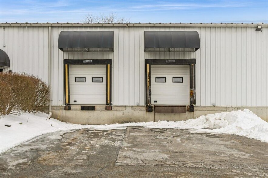 More Photos Of 41 Elkay Dr, Chester Warehouse For Lease