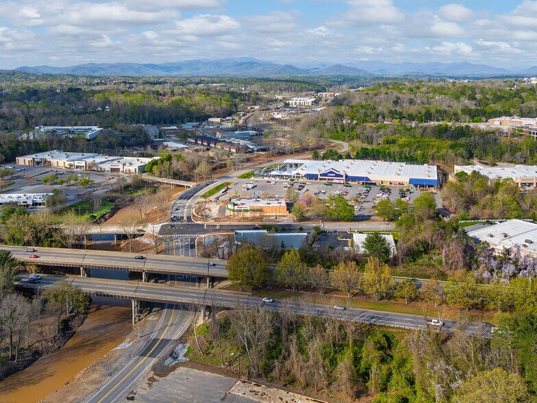 More Photos Of 90 S Tunnel Rd, Asheville Restaurant For Lease