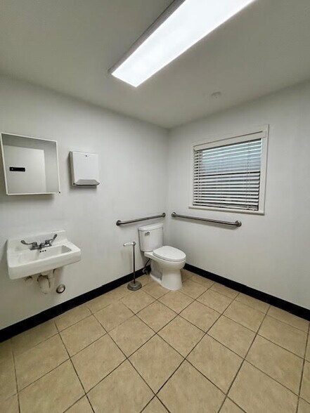 More Photos Of 4202 Sherwood Ln, Houston Loft Creative Space For Sale