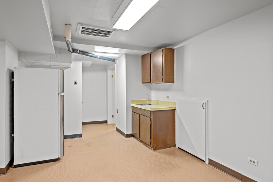 More Photos Of 4550 S Broadway, Englewood Showroom For Sale