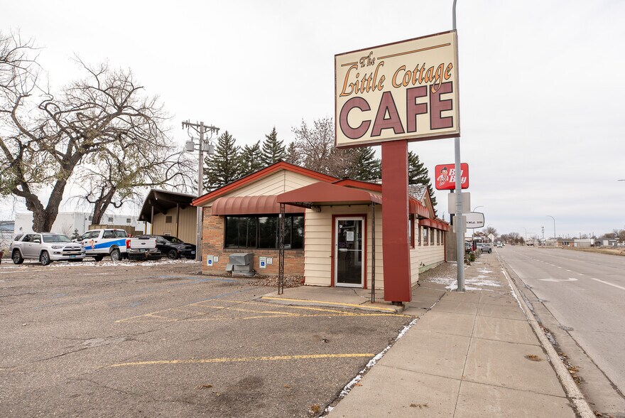 More Photos Of 2513 E Main Ave, Bismarck Restaurant For Sale