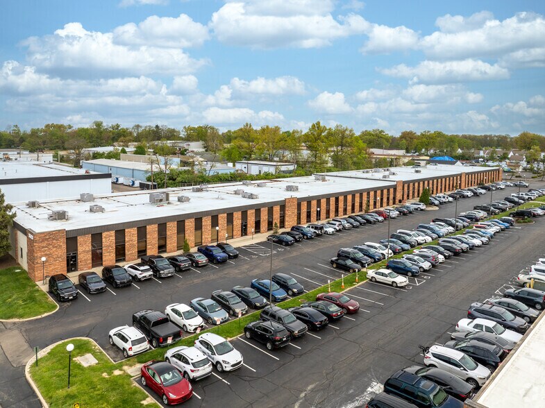 More Photos Of 11325 Reed Hartman Hwy, Blue Ash Flex For Lease