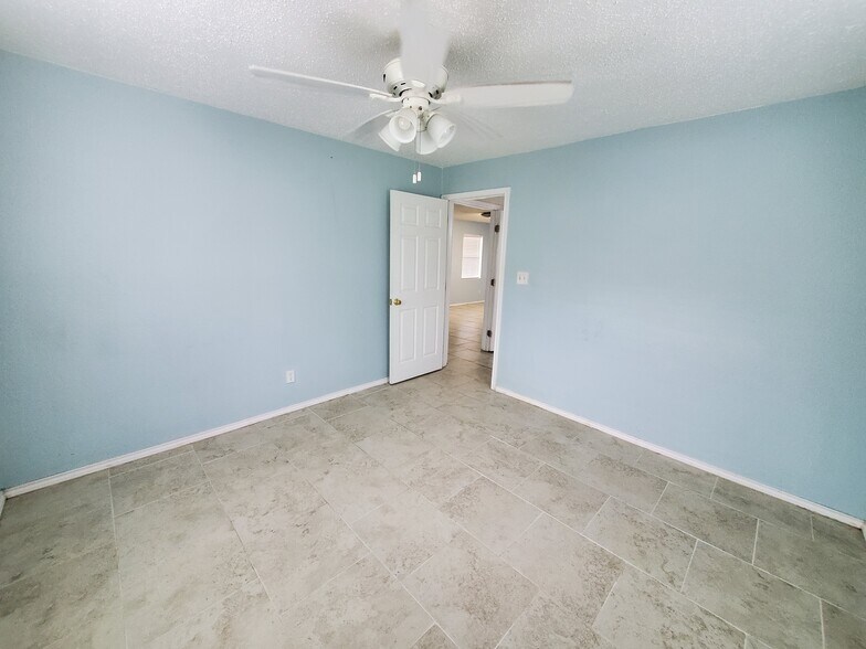 More Photos Of 3135 Golfcrest Blvd, Houston Storefront Retail Residential For Sale