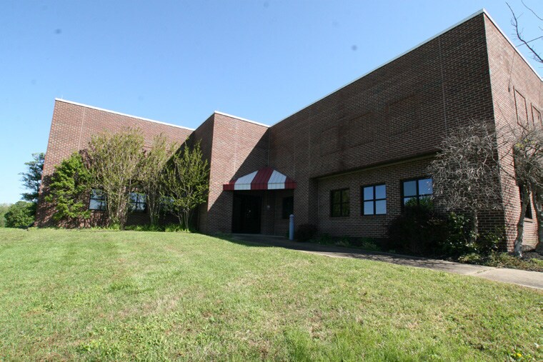 More Photos Of 260 Bennett Dr, Pulaski Warehouse For Lease