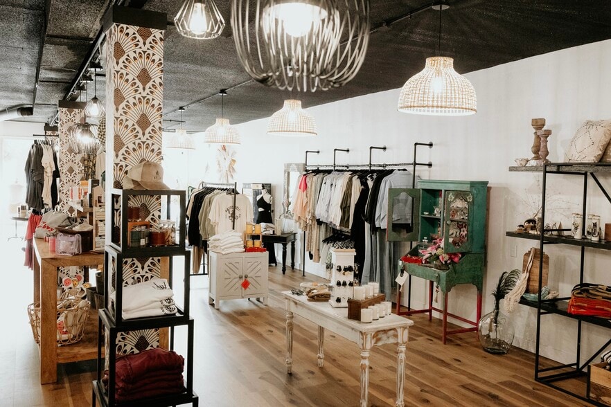 More Photos Of 411-415 5th St, West Des Moines Storefront For Lease