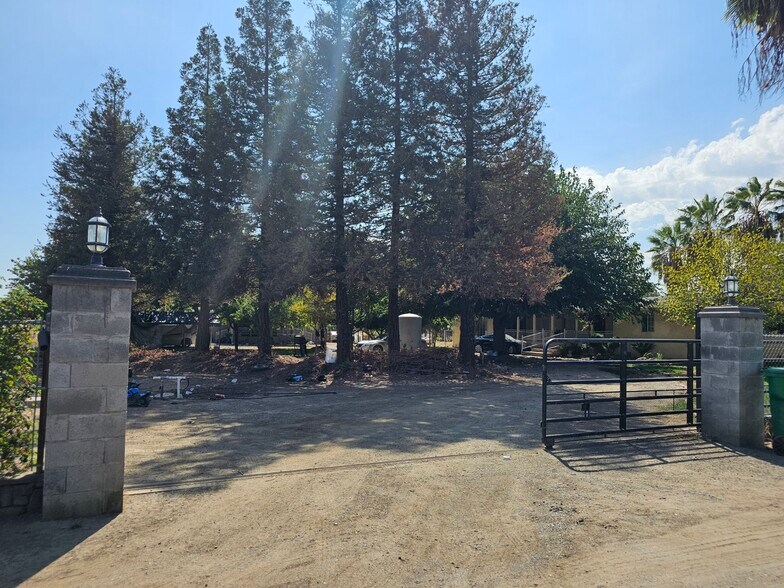 More Photos Of 14398 Avenue 88, Pixley Multifamily For Sale