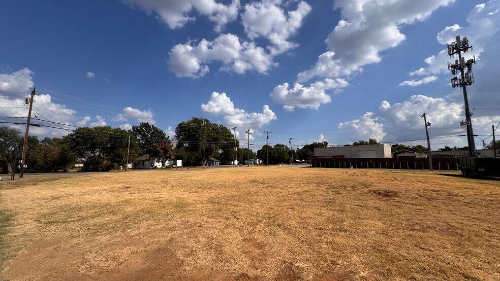 More Photos Of 709 N Cowan Ave, Lewisville Land For Sale