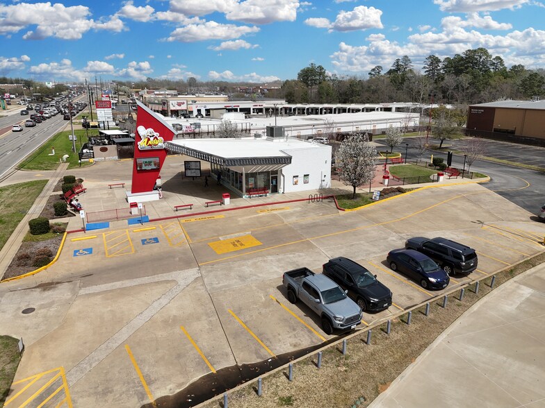 Primary Photo Of 6106 S Broadway Ave, Tyler Restaurant For Sale