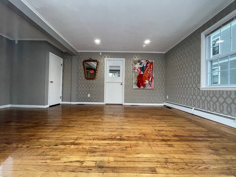 More Photos Of 196 Cottage St, Pawtucket Office For Lease